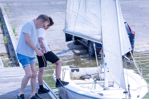 Activité bateau voile avec l'équipe du Coga au Lac de l'Eau d'Heure.