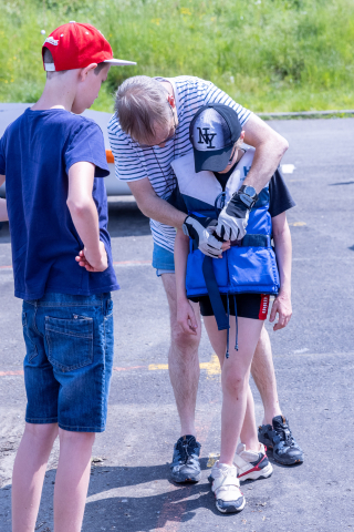 Activité bateau voile avec l'équipe du Coga au Lac de l'Eau d'Heure.