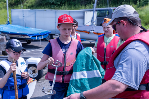 Activité bateau voile avec l'équipe du Coga au Lac de l'Eau d'Heure.