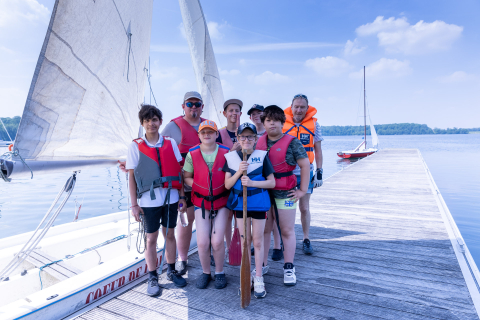 Activité bateau voile avec l'équipe du Coga au Lac de l'Eau d'Heure.