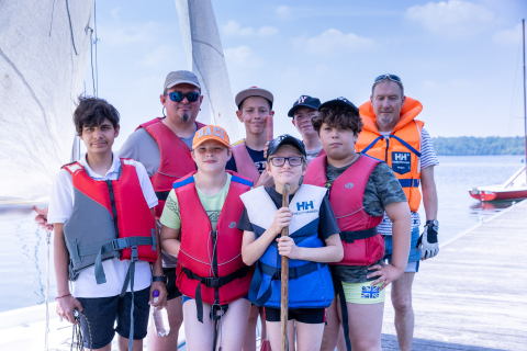Activité bateau voile avec l'équipe du Coga au Lac de l'Eau d'Heure.