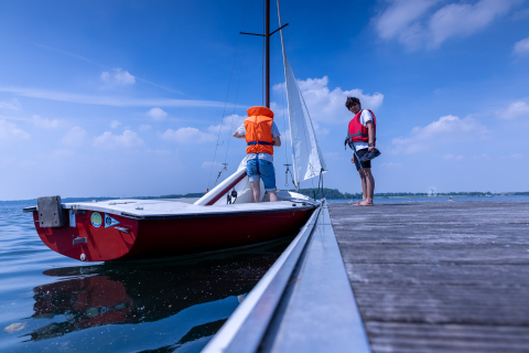 Activité bateau voile avec l'équipe du Coga au Lac de l'Eau d'Heure.