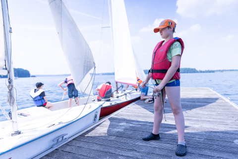 Activité bateau voile avec l'équipe du Coga au Lac de l'Eau d'Heure.